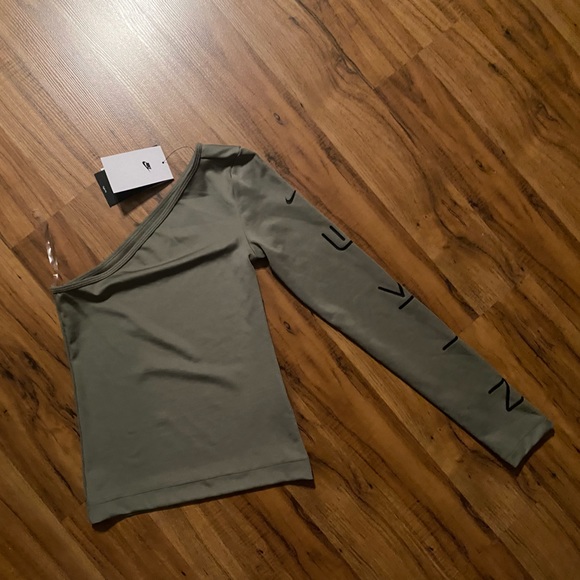 Nike SportswearWomen's Asymmetrical Long-Sleeve Top - Picture 2 of 10